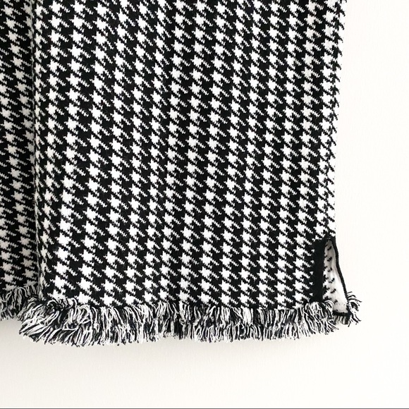 🌻 ANN TAYLOR Black White Print Sweater Fringe Top - Picture 5 of 7